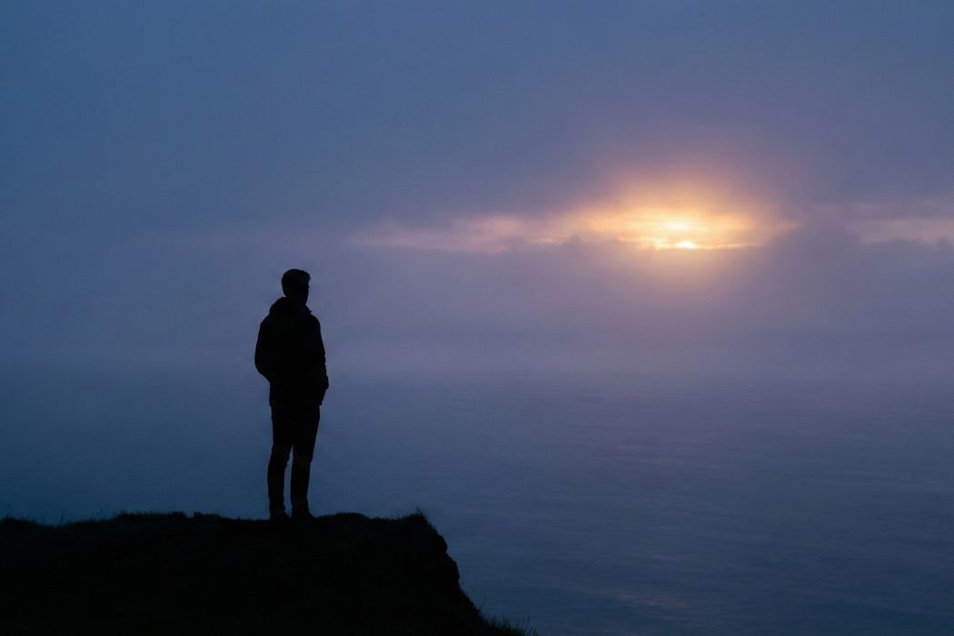 oikeiotita-tis-apostasis-iposineidito-agapi